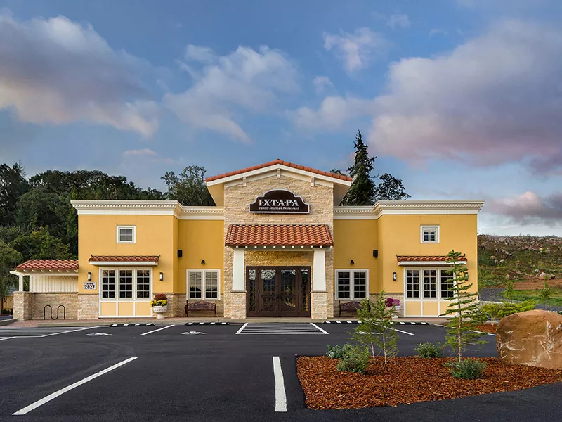 Por que un edificio de restaurante metálico substitúe a construción dun restaurante tradicional?