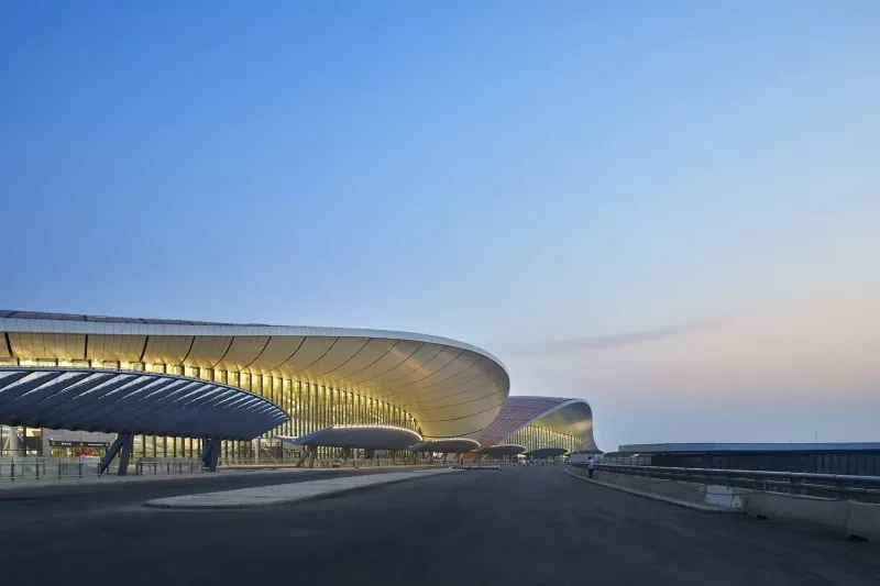 Terminal de aceiro prefabricado de gran luz