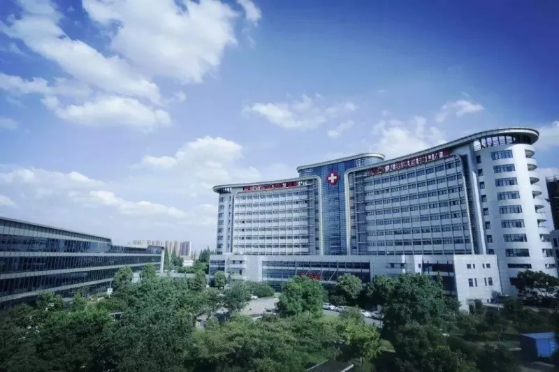 Edificio sanitario de estrutura lixeira de aceiro